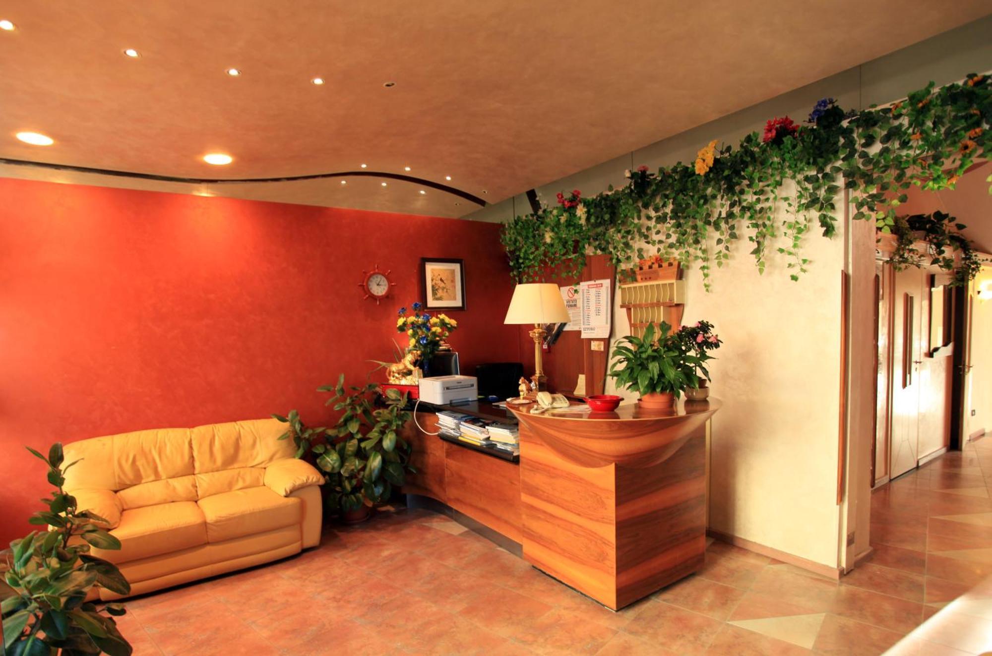 Hotel Torrismondi Cuneo Bagian luar foto